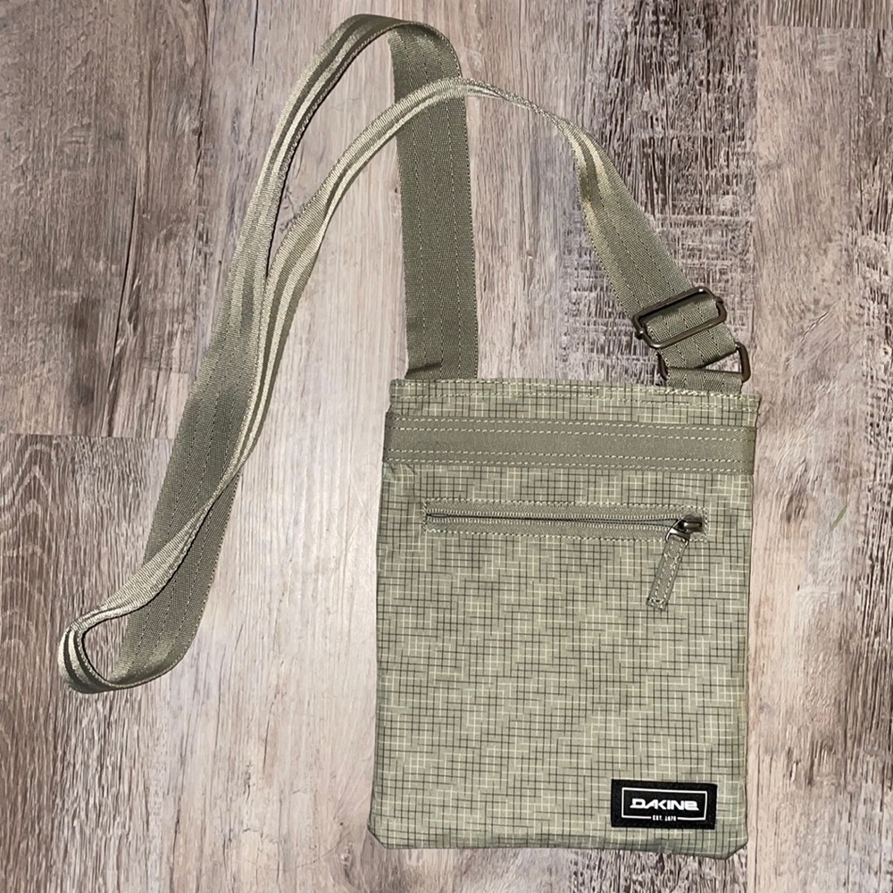 Dakine Crossbody Light Olive Green